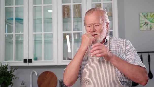 Old Man Gray Beard Suffers Pain His Teeth Drinks Clean — Vídeo de stock