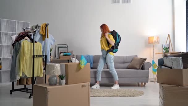 Refugees Young Woman Packs Things Backpack Box Leaves Home War — Stockvideo