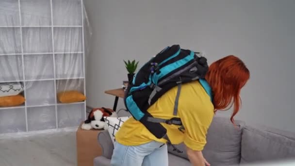 Evacuation Young Woman Quickly Packing Things Box Leave Her House — Stockvideo