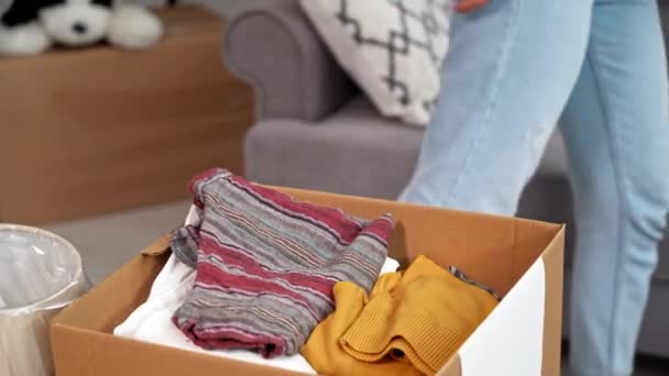 Refugees Young Woman Actively Packing Things Box Because War Close — Stok video