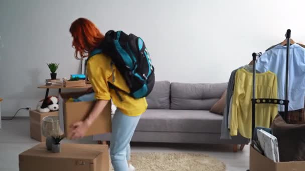 Homecoming Young Woman Sits Sofa Takes Flag Ukraine Smiles Looks — Stok video