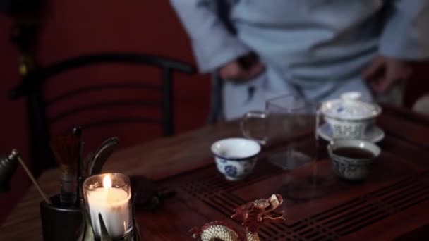 Ceremonie Ceai Femeie Drăguță Într Kimano Deține Castron Mâini Băuturi — Videoclip de stoc