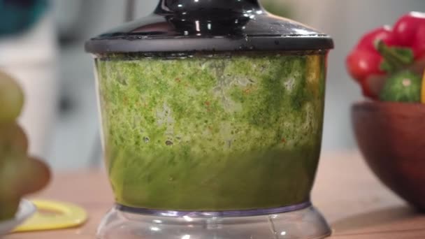 Electric Blender Grinds Fresh Vegetables Cocktail Sauce Table Close — Wideo stockowe