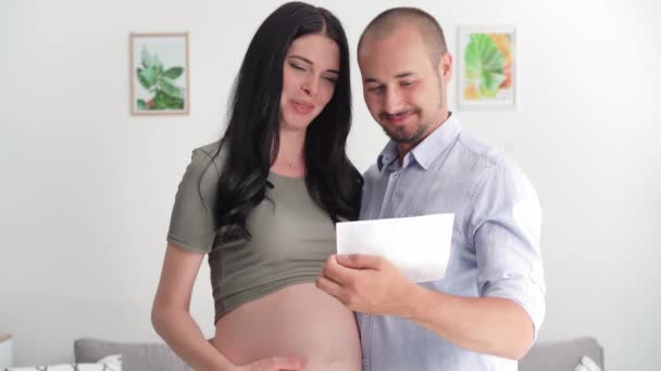 Portrait Loving Husband Pregnant Wife Holding Ultrasound Picture Hands Smiling — Vídeo de Stock