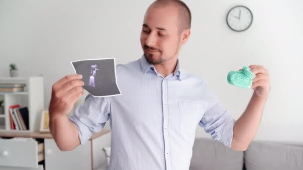 Portrait Happy Male Parent Booties Ultrasound Photo Hands Waiting Birth — Vídeo de stock