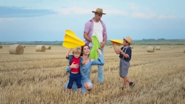 Parenting Young Married Couple Playing Paper Airplanes Sons Field Family — Stock Video