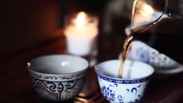 Geleneksel Çay Seremonisi Kadın Üstat Sıcak Kokulu Içeceği Yakın Plan — Stok video