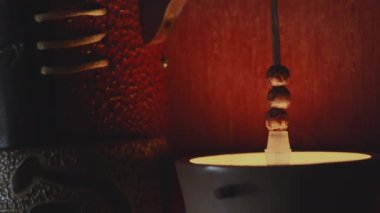 Çay seremonisi odasındaki Çin aletleri, yakın plan.