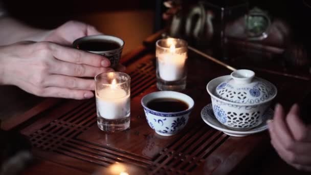 Çay Seremonisi Genç Bir Kadın Bayan Bir Çay Ustası Kapalı — Stok video