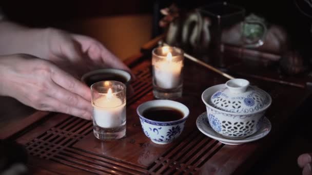 Kadınlar Çay Seremonisi Sırasında Bir Fincan Sıcak Puero Eşliğinde Sohbet — Stok video