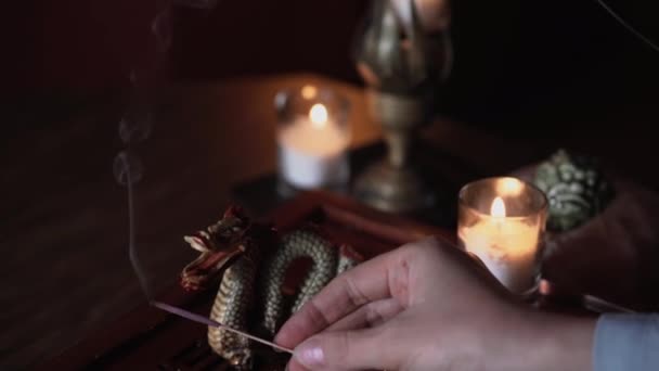 Traditionelle Chinesische Teezeremonie Weibliche Meisterin Begasst Während Einer Teezeremonie Eine — Stockvideo
