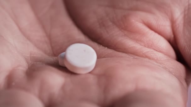 Lékařské Ošetření Onemocnění Bílé Pilulky Proti Viru Infekce Jsou Podávány — Stock video