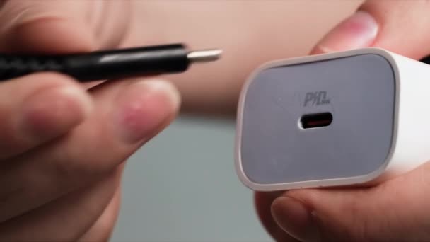 Aksesoris Gadget Plug Dengan Kawat Untuk Pengisian Telepon Anda Dan — Stok Video