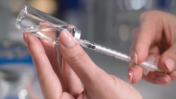 Médicament Seringue Pour Préparations Injectables Pour Femme Gros Plan — Video