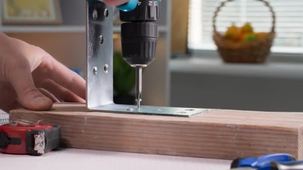 Assembling Furniture Man Using Screwdriver Drill Screws Metal Corner Wooden — Stock Video
