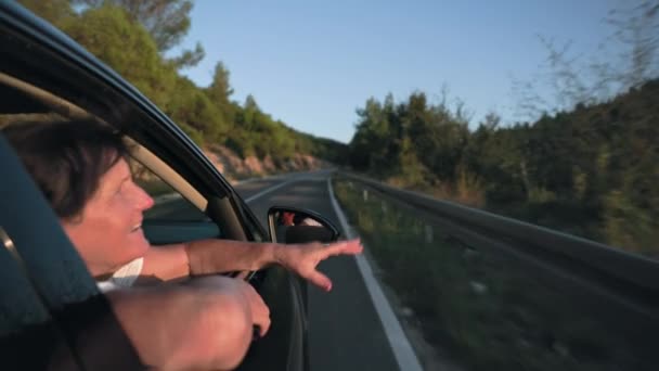 Lifestyle Joyful Elderly Woman Looks Out Window Enjoys Car Ride — Stock Video