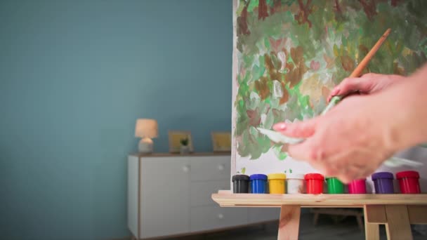 Kreatives Hobby Frau Hand Zeichnet Ein Bild Mit Farbe Auf — Stockvideo