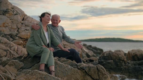 Vacation Pensioners Happy Elderly Female Male Tourists Enjoying Sea Coast Royalty Free Stock Video