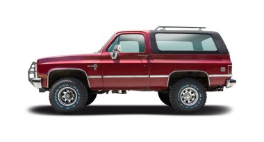 Chevrolet Blazer klasik kamyonet, beyaz arkaplanda yalıtılmış kenar görüş