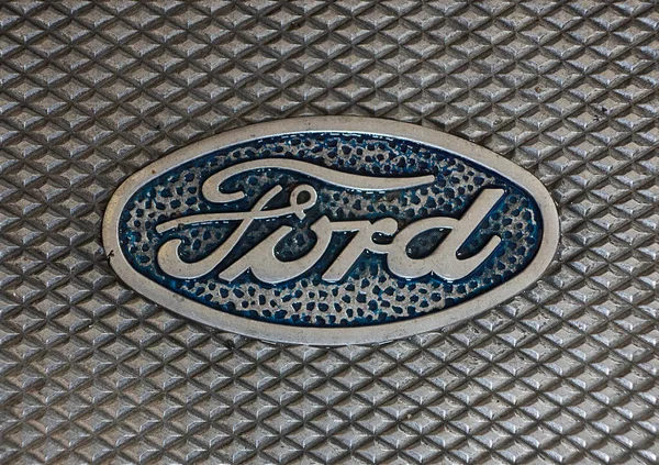 Ford Classic Logo Badge Closeup — Stock Photo, Image