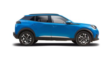 Peugeot 2008 arabası, beyaz arkaplanda izole edilmiş yan görünüm