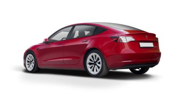 Tesla Model 3 arabası beyaz arkaplanda kırmızı renk arka planı ile izole edildi
