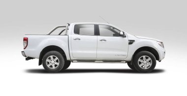 Ford Limited kamyonet yan görünümü beyaz arkaplanda izole edildi