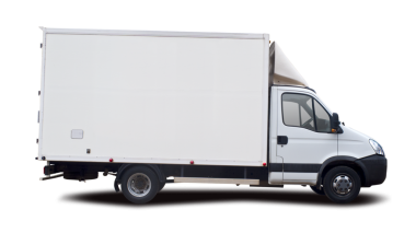 Iveco Daily 'nin beyaz minibüsü, şeffaf arka planda izole edilmiş. PNG