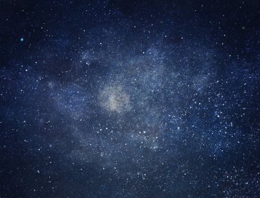 Arka planda yıldızlar olan gece gökyüzü. Evren