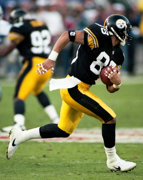 Pittsburgh Steelers Andre Hastings Carregando Bola Super Bowl Xxx Contra — Fotografia de Stock