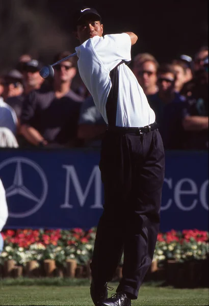 老虎伍兹参加1997年在加州拉科斯塔举行的奔驰公开赛 — 图库照片