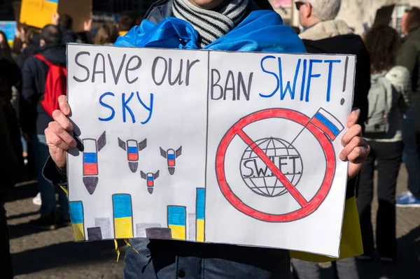 Billboard Our Sky Ban Swift Proteście Przeciwko Wojnie Ukrainie Amsterdamie — Zdjęcie stockowe