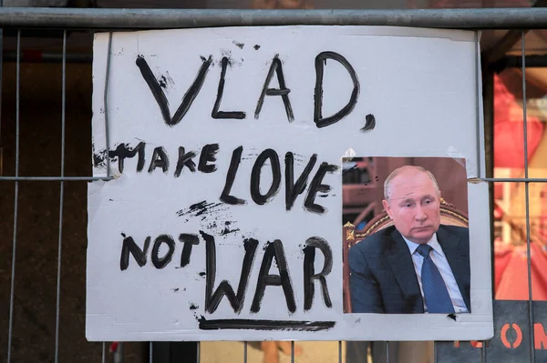 Billboard Vlad Make Love War Pax Demonstration War Ukraine Амстердамі — стокове фото