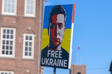 Amsterdam 'daki Volodymyr Zelensky Panosunu Kapat Hollanda 6-3-2022