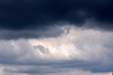 Amsterdam 'da Gökyüzündeki Kara Bulutları Kapat Hollanda 8-8-2022