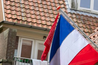 Hollanda 1-8-2022 Hollanda Çiftçiler İçin Tepetaklak Bir Hollanda Bayrağıyla