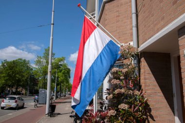 Amsterdam 'da Bayrak Yarısını Kapatın Hollanda 4-5-2020