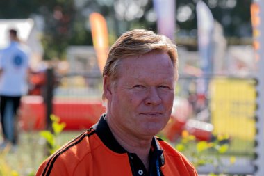 Ronald Koeman 'ı Amsterdam' daki Johan Cruyff Vakfı 'nın açılış gününde 21-9-2022