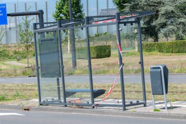 Hasarlı Otobüs ve Tramvay Durağı Diemen, Hollanda 16-7-2022