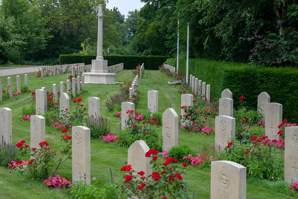Primer Plano Las Tumbas Guerra Commonwealth Cementerio Nieuwe Ooster Ámsterdam Imágenes de stock libres de derechos