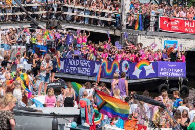 Google Boat 'tan Gayler Amsterdam' da Teknelerle Eşcinsel Kanalı Geçidi 'nde 6-8-2022