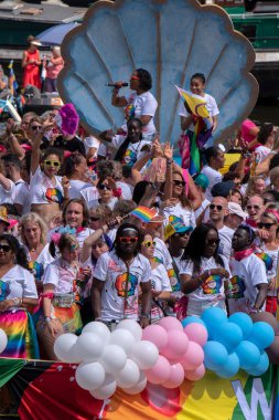 Hollanda 6-8-2022 Amsterdam 'daki Gaypride Kanal Geçidi' nde HVO-Querido Teknesi