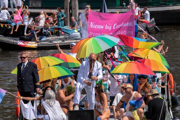 Ön Manzara Sarışın ve Blauw Tiyatro Teknesi Amsterdam 'da Teknelerle Eşcinsel Kanal Geçidi' nde 6-8-2022