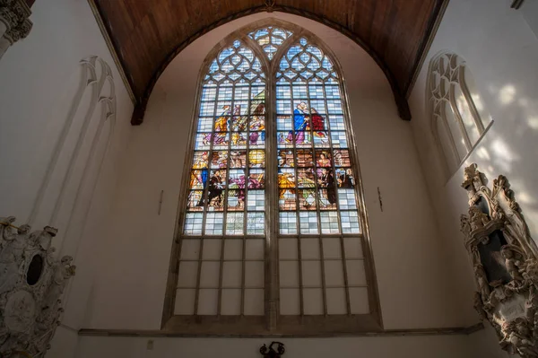 Γυαλί Βιτρό Παράθυρο Μέσα Στην Παλιά Εκκλησία Στο Άμστερνταμ Της — Φωτογραφία Αρχείου