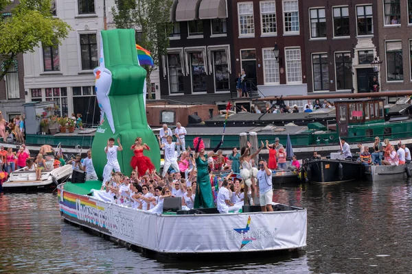 Heineken Cheers All Stars Boat Gaypride Canal Boats Amsterdam Нидерланды — стоковое фото
