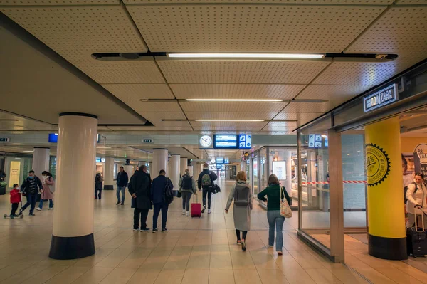 Amsterdam Daki Merkez Tren Stasyonu Ndaki Ijpassage Hollanda 2022 — Stok fotoğraf