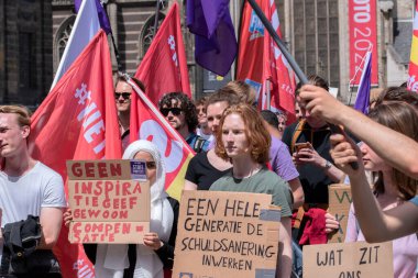 Amsterdam 'daki Benim Hatam Değil adlı öğrenci gösterisinde birçok öğrenci vardı. Hollanda 11-6-2022