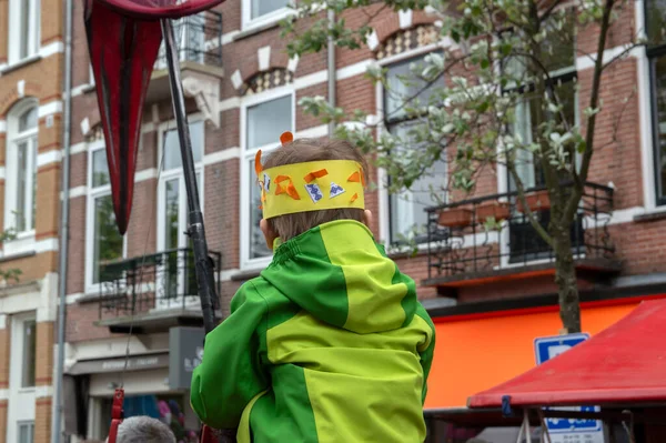 Little Kid Shoulders His Father Kingsday Amsterdam Netherlands 2019 — Stock Photo, Image