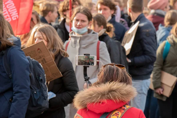 Video Maken Met Telefoon Aan Niet Mijn Schuld Demonstratie Amsterdam — Stockfoto
