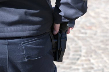 Polis Kadın Silahını Amsterdam 'da Tutuyor 19-3-2022